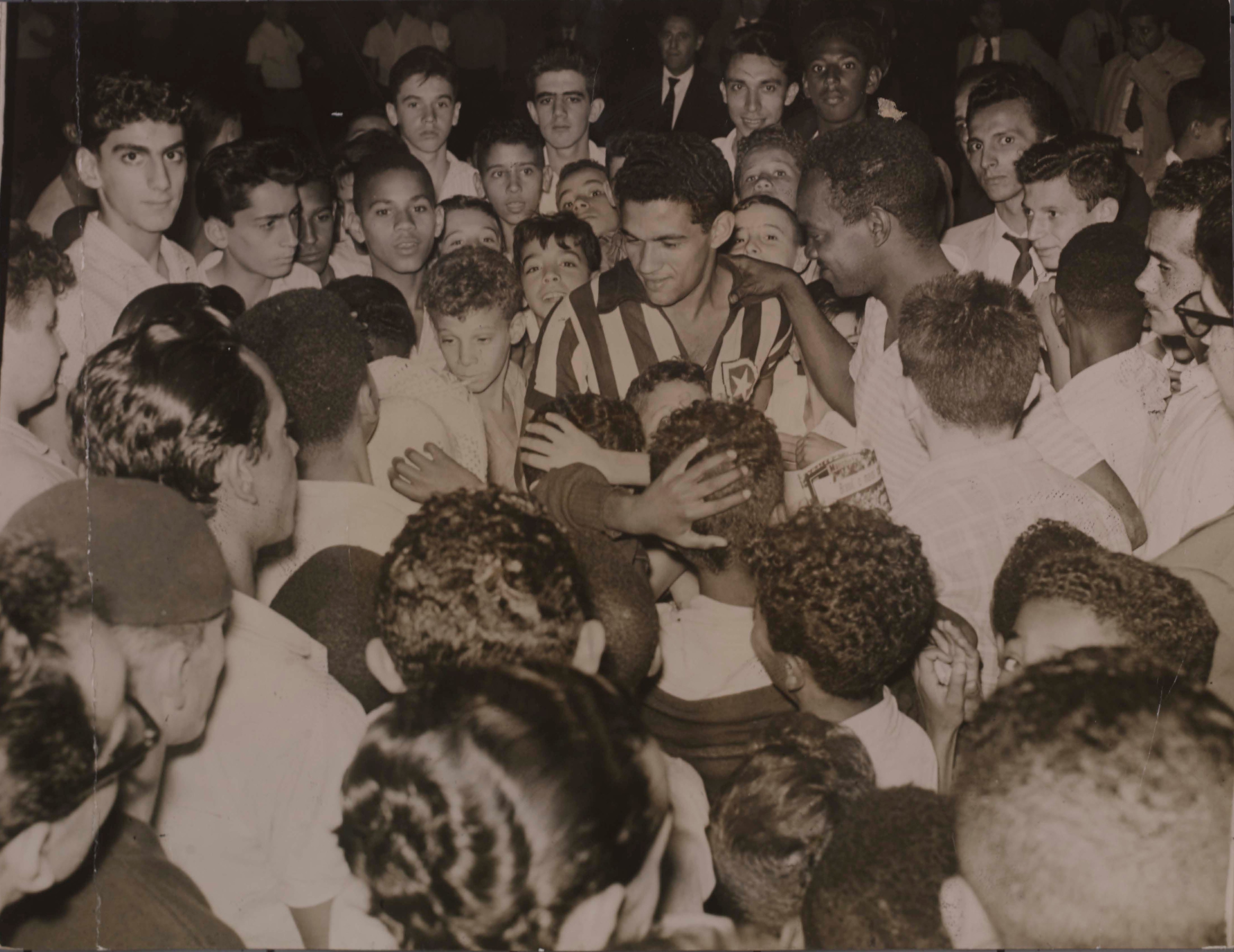 Garrincha greeted by supporters in 1962